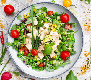 catering dietetyczny sałatka z kurczakiem